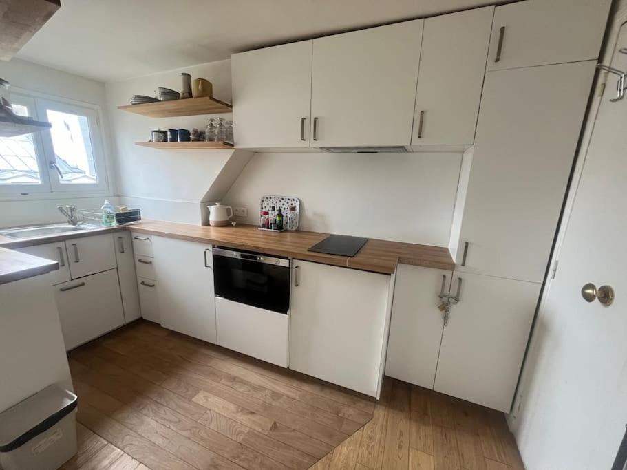 Cosy Sur La Festive Rue Du Fbg Saint-denis Appartement