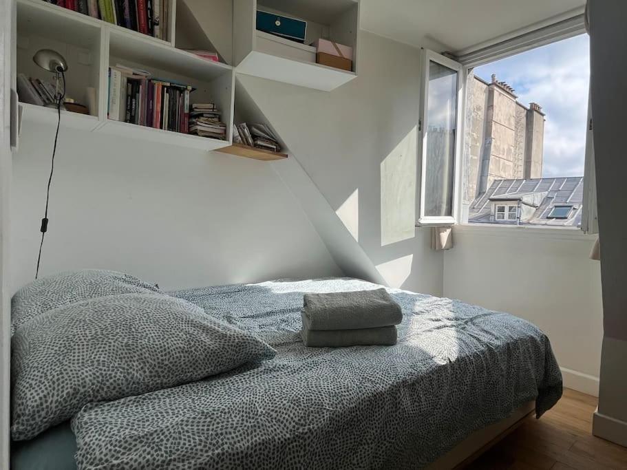 Cosy Sur La Festive Rue Du Fbg Saint-denis Appartement *